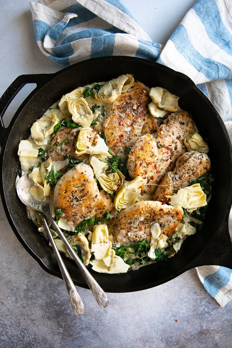 One Skillet Creamy Spinach Artichoke Chicken: Easy Weeknight Dinner